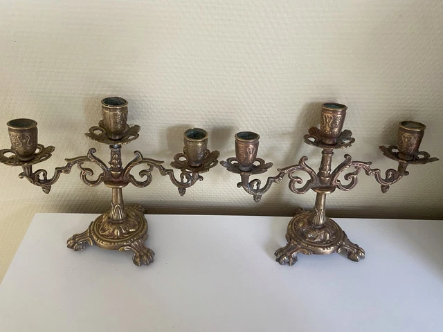 Superbe paire de chandeliers anciens en laiton George III - En vente sur France