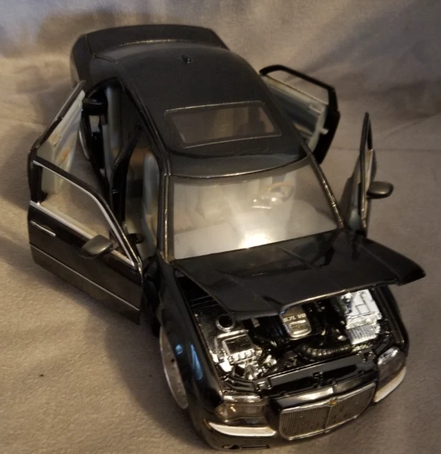 JADA CHRYSLER 300C Hemi - 1/64 - Dub City Kustoms ~ 2005 ~ LOOSE