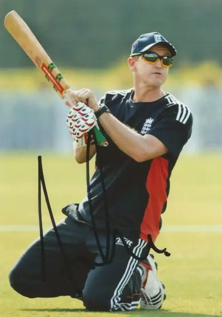 ENGLAND CRICKET: ANDY FLOWER SIGNED 6x4 ACTION PHOTO+COA