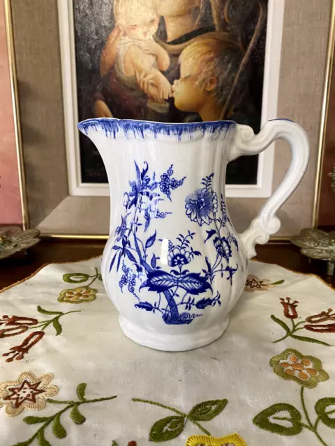 Grand pot à lait pichet ancien SARREGUEMINES modèle Lancaster fleurs bleu blanc