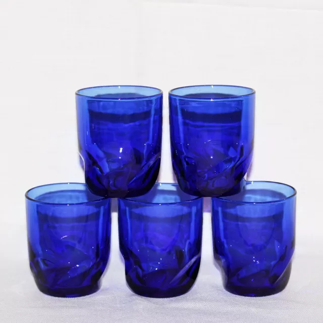 Lot de 5 petits verres à eau bleus foncés ARC  7 cm vintage