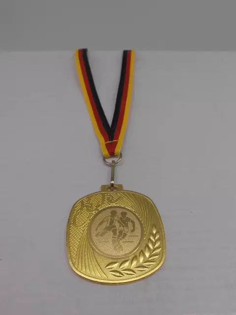 Fußball Pokal Kinder 60 x Medaillen mit Band&Emblem Turnier Pokale (9254)