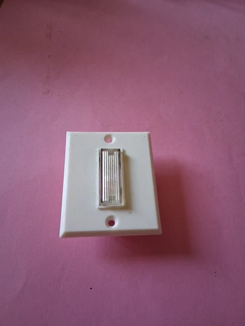 Bouton-poussoir Legrand 078116 – Voyant Rouge – 6A 250V – Blanc – Neuf