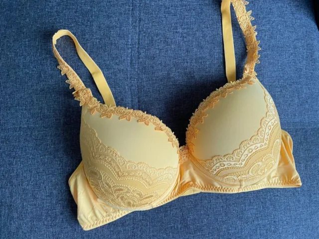 https://www.picclickimg.com/CHAAAOSwt69lw96l/Ladies-sexy-yellow-elegant-lace-padded-underwired-embellished.webp