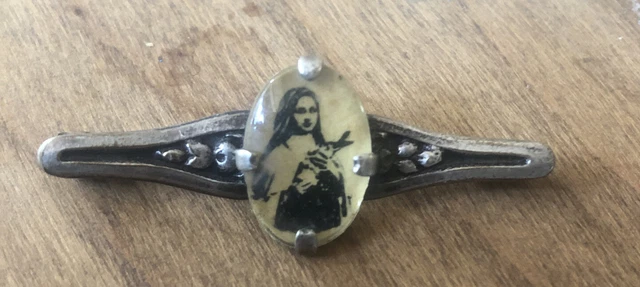 Ancienne broche de la vierge marie de couleur argent - France