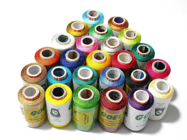 Set di 25 colori principali di filo di seta per la realizzazione di nappe...