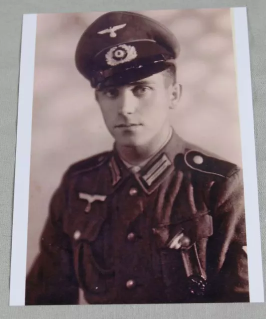 WW2 Repro Foto - Soldat in Uniform mit Mütze - ca. 11x15 cm.    /S138