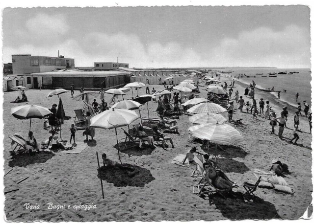 CARTOLINA DI LIVORNO ,VADA - BAGNI E SPIAGGIA viaggiata 1958