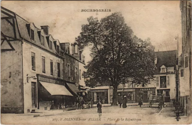 CPA VARENNES-sur-ALLIER Place de la Republique (1220384)