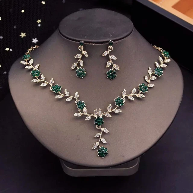 Parure De Bijou Neuve (collier + Boucles D'oreilles) – Style Fleur Avec Cristal, Coffret Noir Inclus