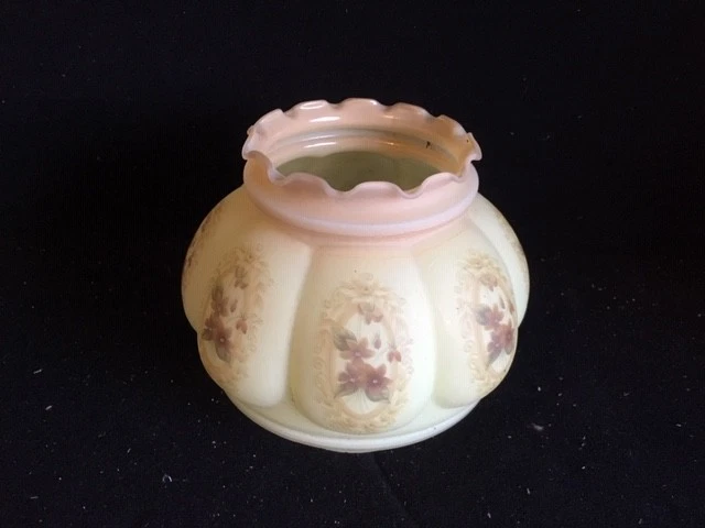 A2024 4" SCALLOPPED TOP FLOWERED Kerosene Oil Student Glass Lamp Shade