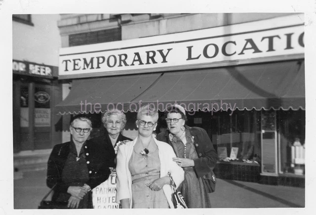 TEMPORARY LOCATION PHOTO Black And White MID CENTURY WOMEN Portrait 31 LA 83 M