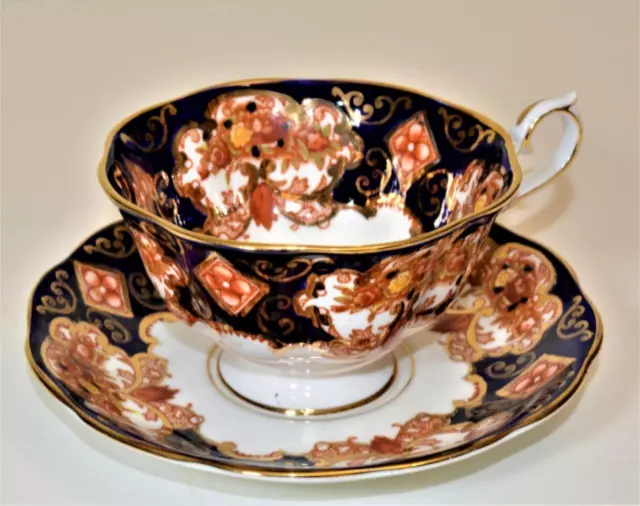 Vtg 60s ROYAL ALBERT Fine China England HEIRLOOM Avon Shape Set Cup & Saucer