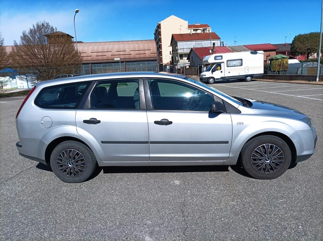 FORD Focus SW turbo diesel 2ª serie - 2005 1.6 90cv FORD Focus SW turbo diesel 2ª serie - 2005 1.6 90cv