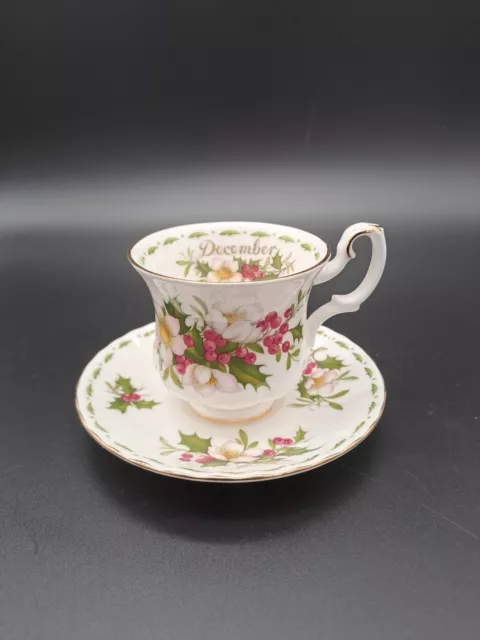 ROYAL ALBERT FLOWER OF THE MONTH  +Dezember+  TASSE+UNTERTASSE