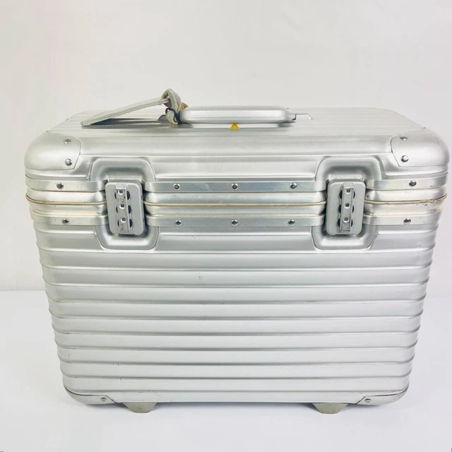 Rimowa 2 wheel pilot top