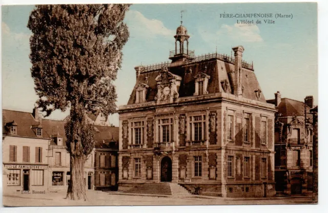 FERE CHAMPENOISE - Marne - CPA 51 - l' Hotel de ville - place - arbre