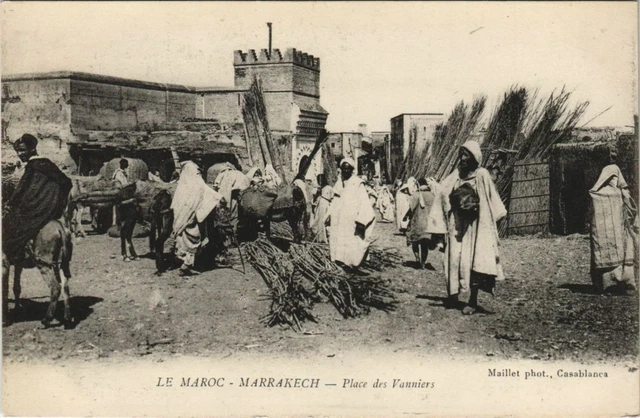 CPA AK MARRAKECH Place des Vanniers (10532)
