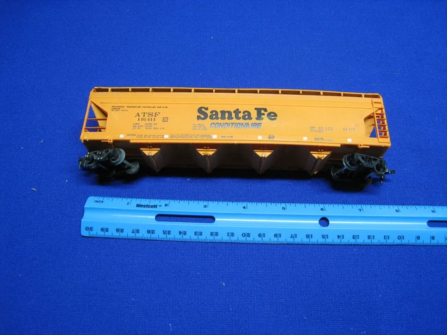 HO Scale  Bachmann Santa Fe Hopper   - Freight Train