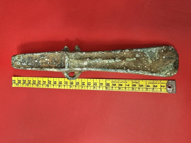 Antigua hacha de doble anillo edad de bronce península ibérica VII-VI aC