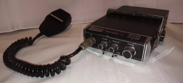 VINTAGE WESTERN TRUETONE CB TRANSCEIVER, 1976, with its RACK & MICROPHON, GREAT!