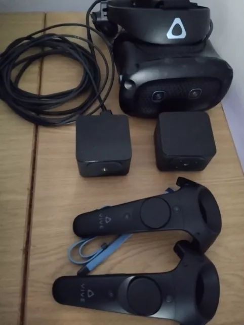 htc vive cosmos elite, 2x Basestation, 2 x Controller