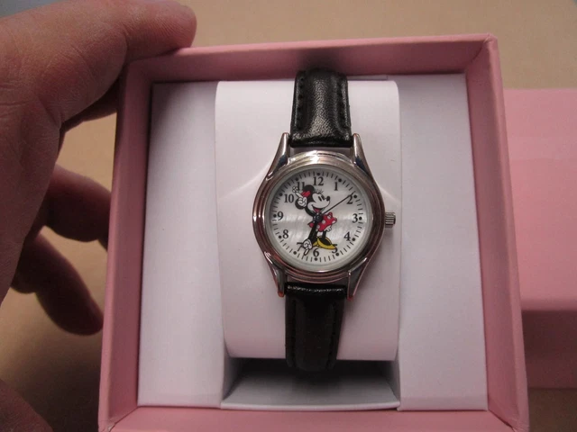New Old Stock Disney Minnie Mouse Ladies Quartz Watch Silver Tone Black Band New Old Stock Disney Minnie Mouse Ladies Quartz Watch Silver Tone Black Band