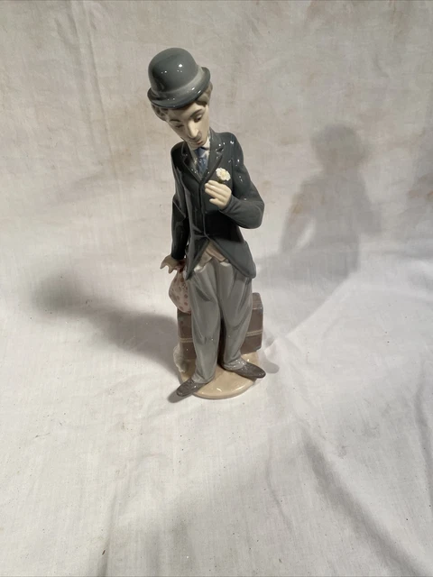 LLADRO VINTAGE CHARLIE CHAPLIN THE TRAMP Number 5233 with Walking