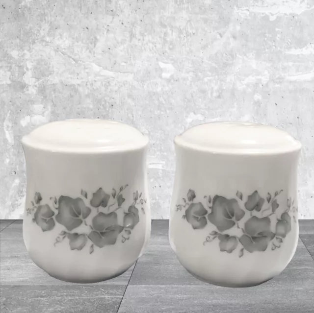Corelle CALLAWAY GREEN IVY Salt & Pepper Shaker ~ 3"-White With Green Ivy~Japan