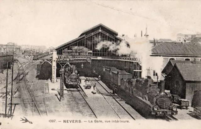 58 Cpa Animee Debut 1900  Nevers La Gare Vue Interieure