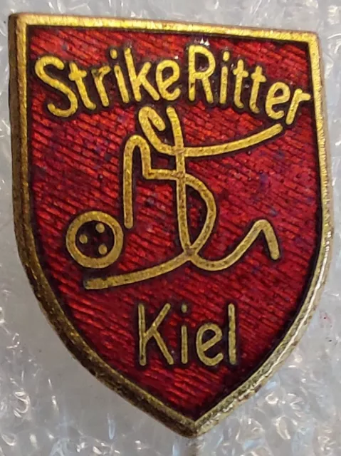 Abzeichen Pin Nadel Brosche Strike Ritter Kiel Bowling altes Logo