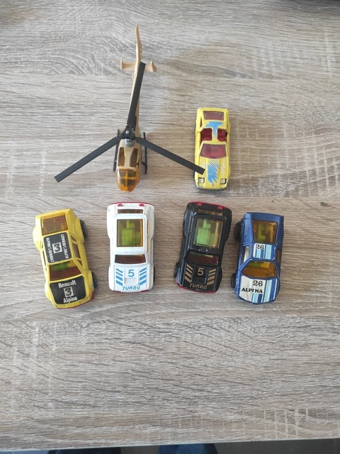 Lot d'une douzaine de véhicules miniatures: Dinky, Tonka, Solido
