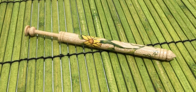 Bobina margarita vintage de madera convertida en encaje firmada 1995
