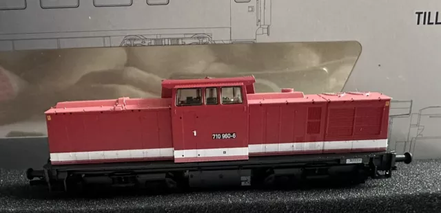 Diesellok BR 710 mit Flickenlackierung Und der DR Spur TT Tillig