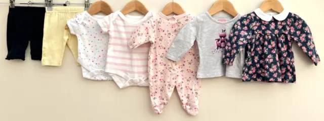 Pacchetto di abbigliamento per bambine età 0-3 mesi primi giorni tu Rockabye bambino