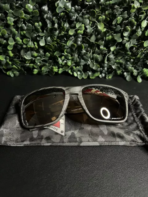 Oakley Holbrook Xl Woodgrain W/ Prizm Polarized Lenses