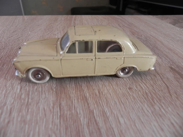 DINKY TOYS France (original) - Peugeot 403 - Réf. 24B - Rare jaune paille  3
