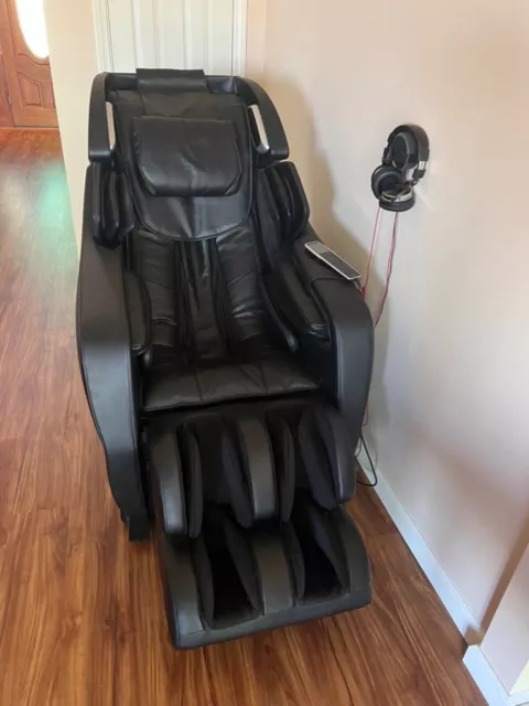 Infinity Celebrity 3D/4D Massage Chair - Black - Used