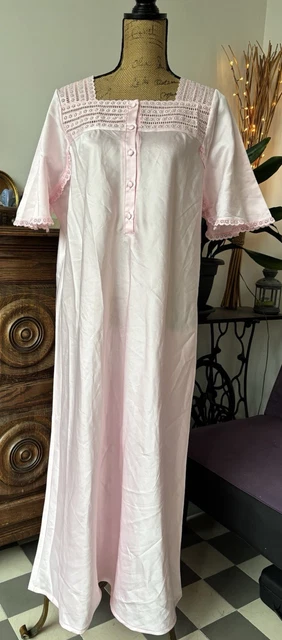 jolie chemise de nuit vintage très jolie dentelle taille 40 ref 19M190