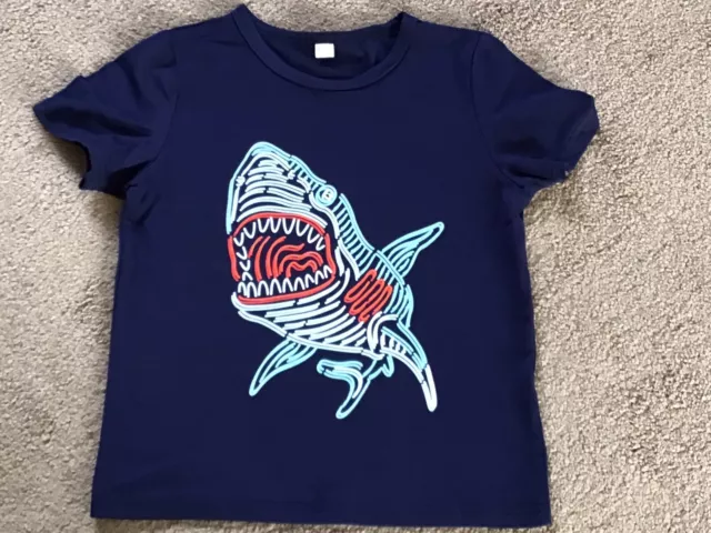 BOYS SHARK T SHIRT AGE 4-5 New