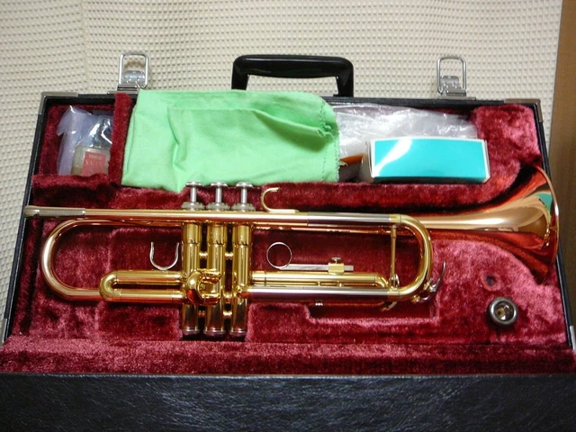 YAMAHA Trumpet YTR-3325 With Case Mouthpiece Musical instrument Japan Used VGC