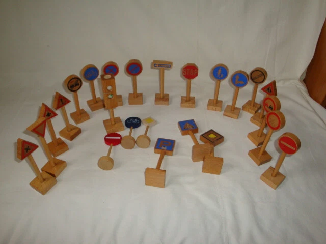 15-teiliges Holz-Verkehrszeichen Set - Spielend Verkehrsregeln Lernen