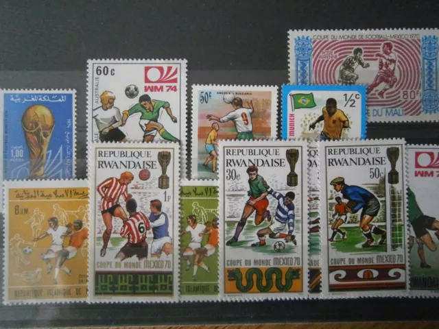 Lot de Timbres neufs des différentes Coupes du monde de Football.Excellent état