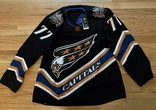 Capitals Reverse Retro 2.0 jersey features the Screaming Eagle on