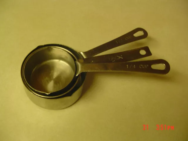 https://www.picclickimg.com/CMgAAOSw13tlkdWL/3-Vintage-Kitchen-Aluminum-Measuring-Cups-w-Spout.webp