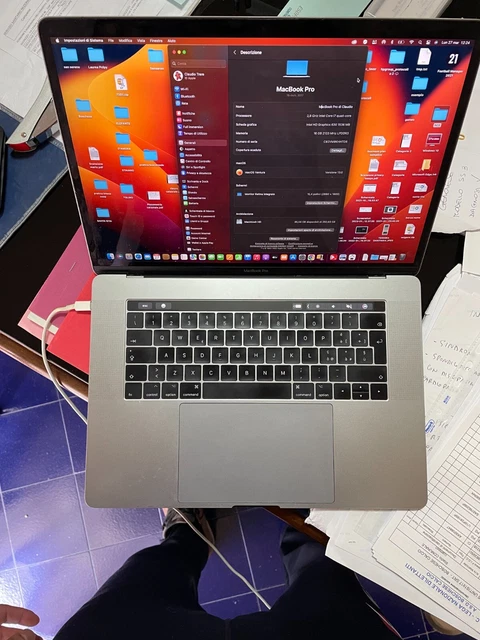 Apple MacBook Pro 15 2017 TouchBar Grigio Siderale 256GB SSD 16GB RAM 2.8GHz