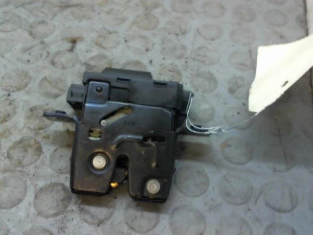 Serrure de hayon RENAULT LAGUNA II 8200229957