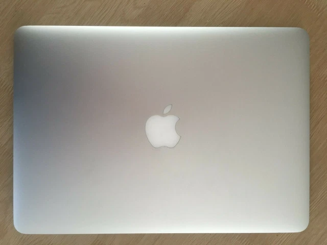 Apple MacBook Pro 13.3" 2015 256GB SSD Intel Core i5 Dual Core 2.7 GHz 8GB RAM
