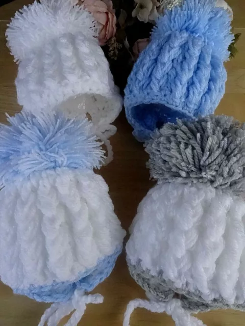 Cappello pom-pom lavorato a mano bambino bambina bianco blu grigio all'uncinetto cravatte nuovo con scatola-0-3 m 3