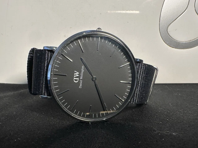 RELOJ PARA HOMBRES Daniel Wellington Clásico Warwick Esfera Negra